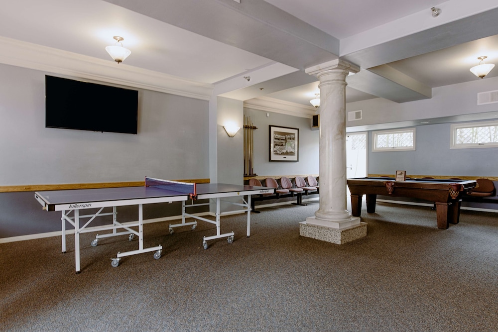Tamarack Beach Resort Hotel 56/65