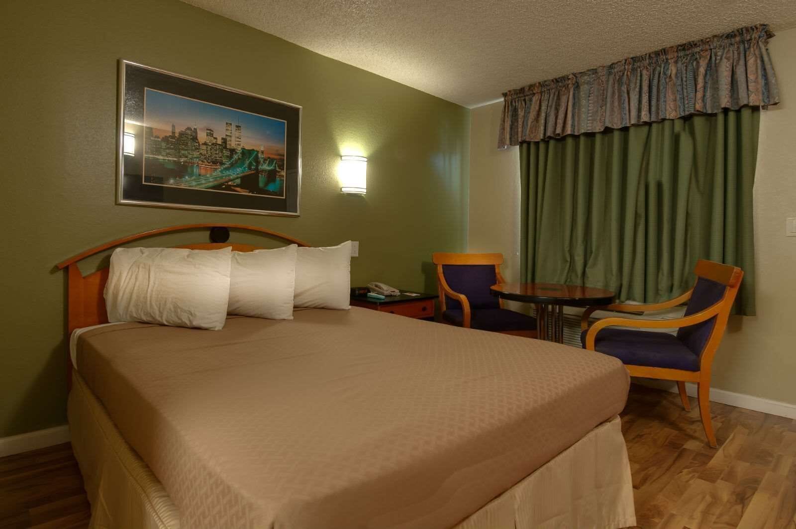 STANDARD, QUEEN BED