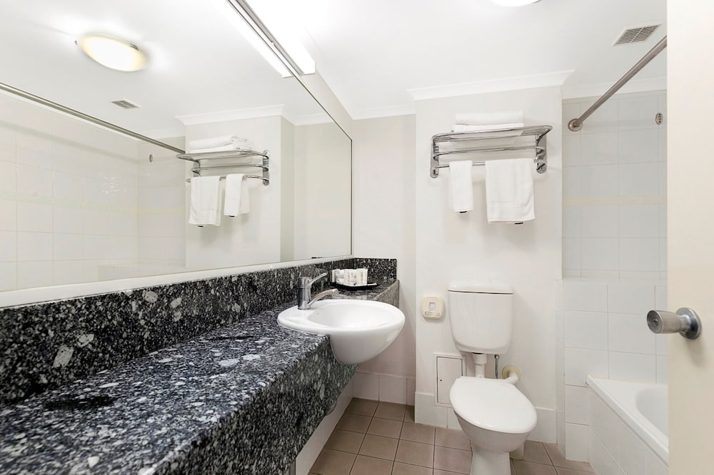 THE WELLINGTON APARTMENT HOTEL 23/48