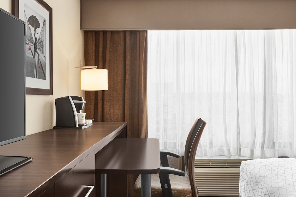 HOLIDAY INN BOSTON BUNKER HILL AREA 50/67