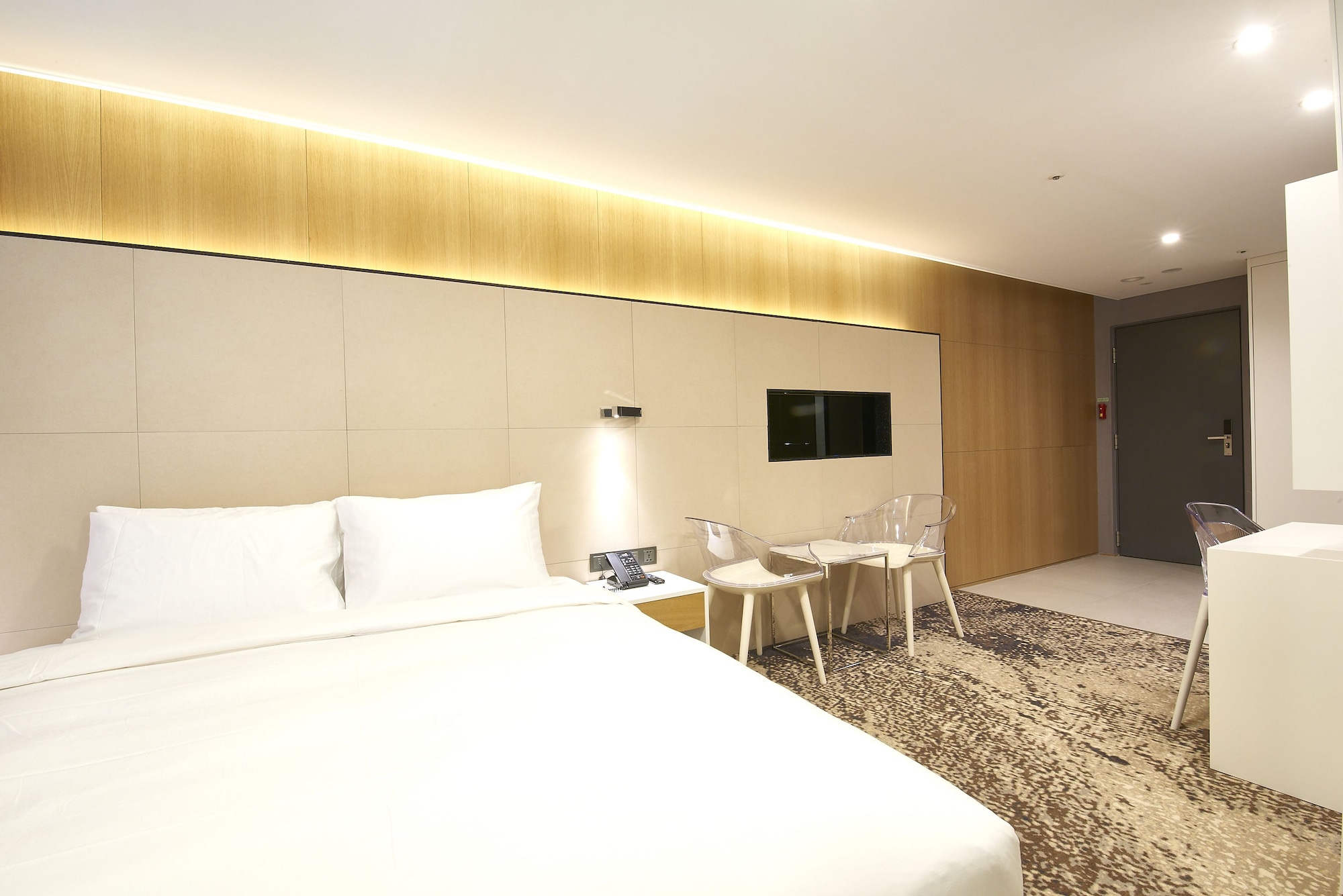 DELUXE, DOUBLE BED