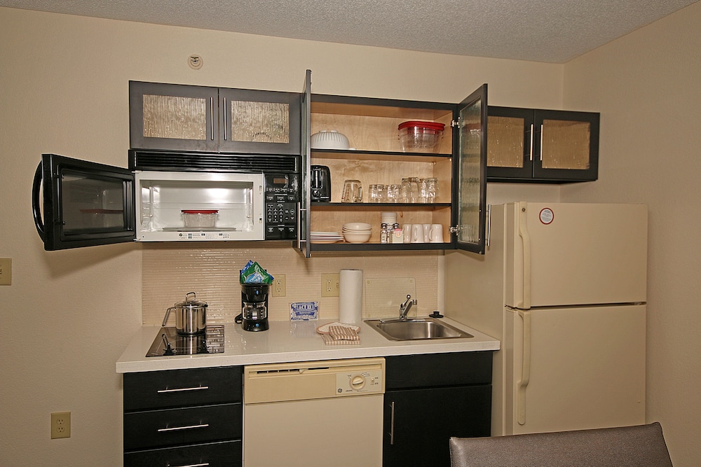 Candlewood Suites Newport News/Yorktown 33/39