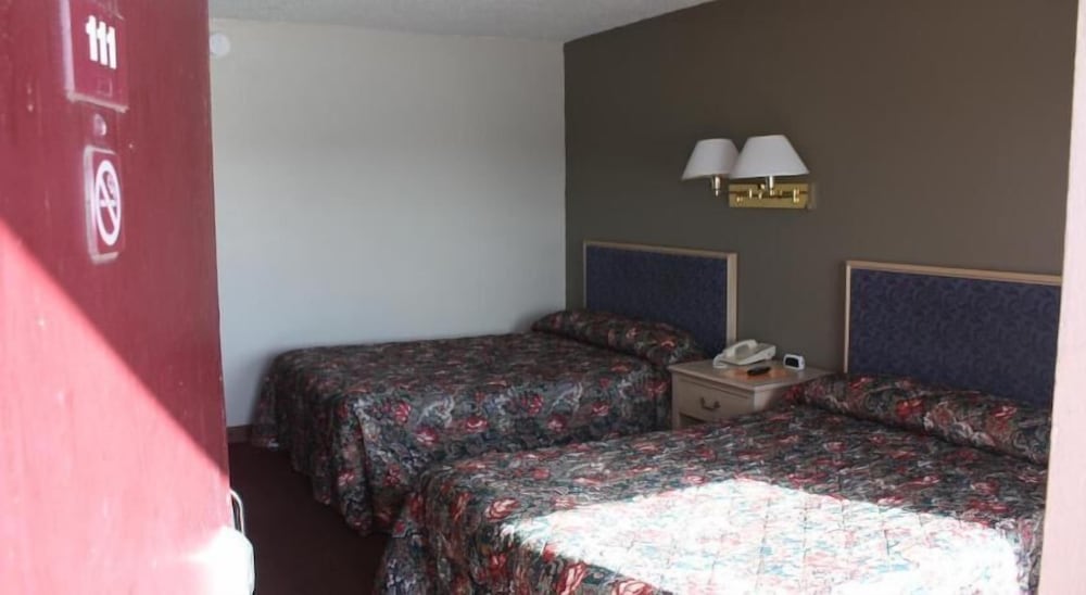 Room at Lake Erie Lodge Oregon OH, Curtice