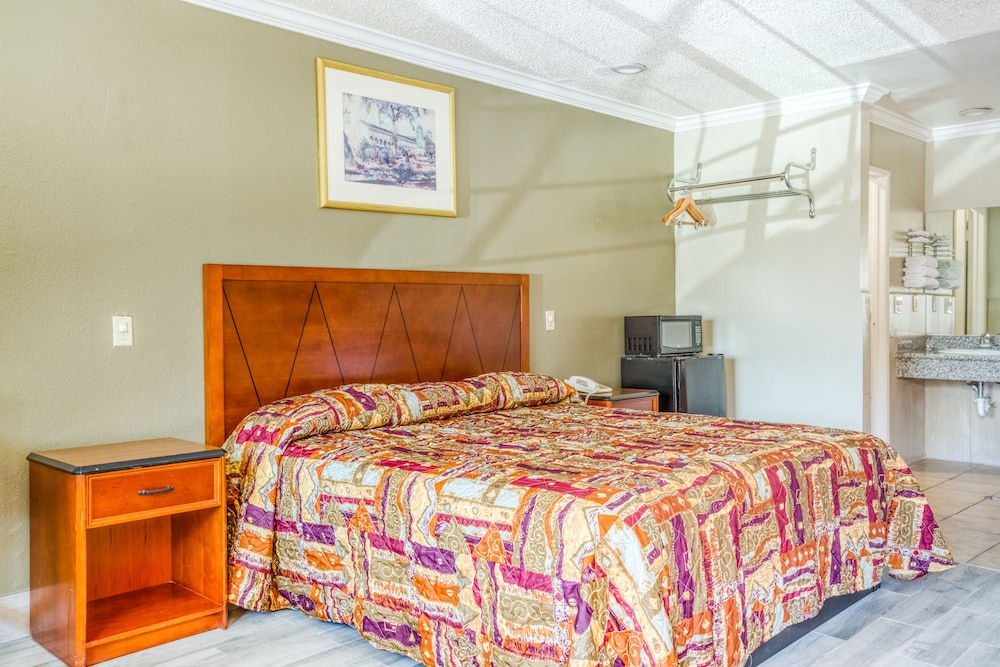 Passport Inn Whittier 13/25
