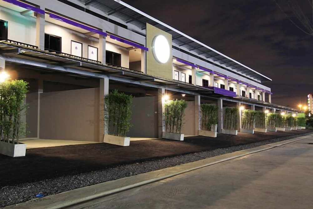 Eazy Motel B.A.N.G.N.A 6/28