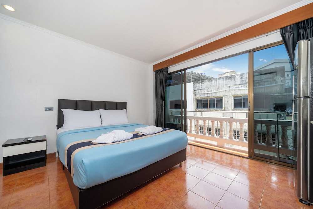 Studio, Apartment, Queen Bed, Kitchen
