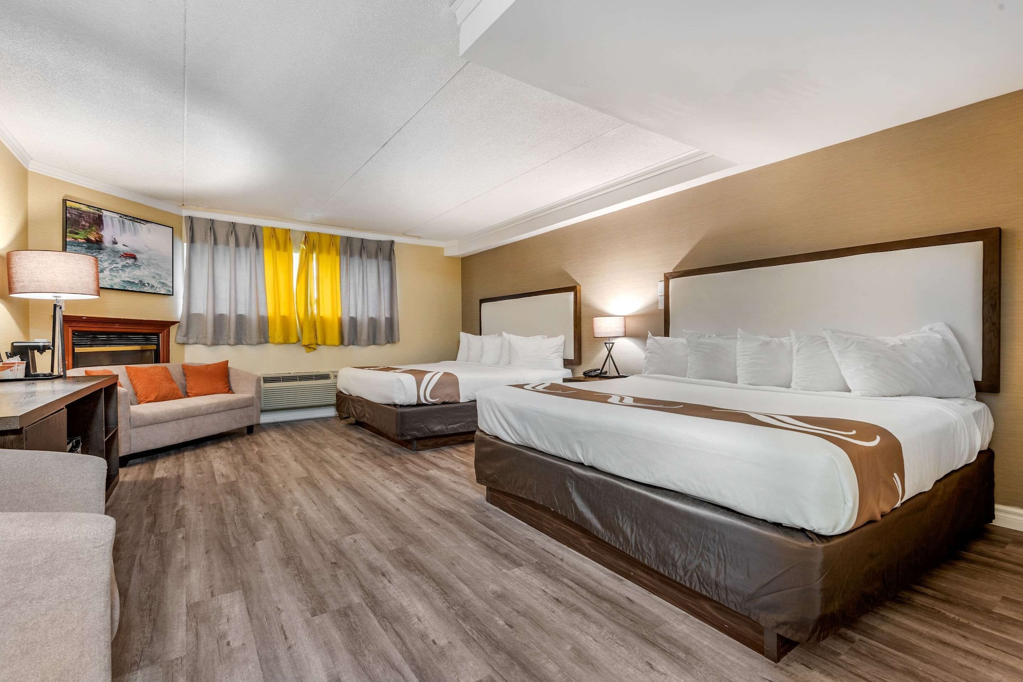 ROOM, MULTIPLE BEDS