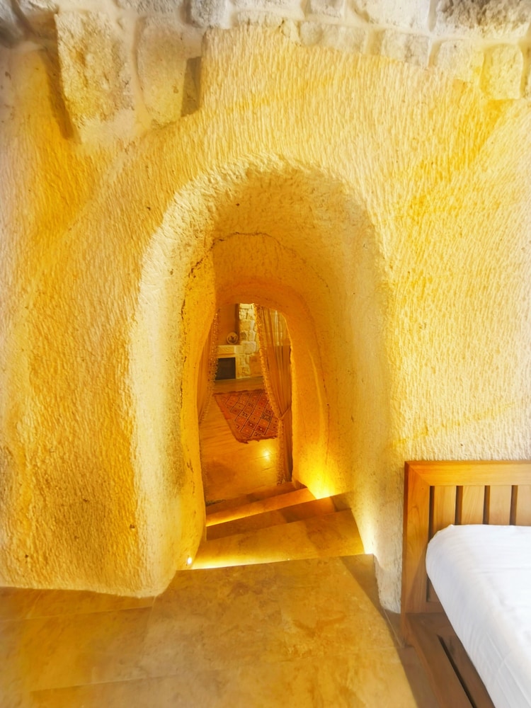 Acropolis Cave Suites 24/50