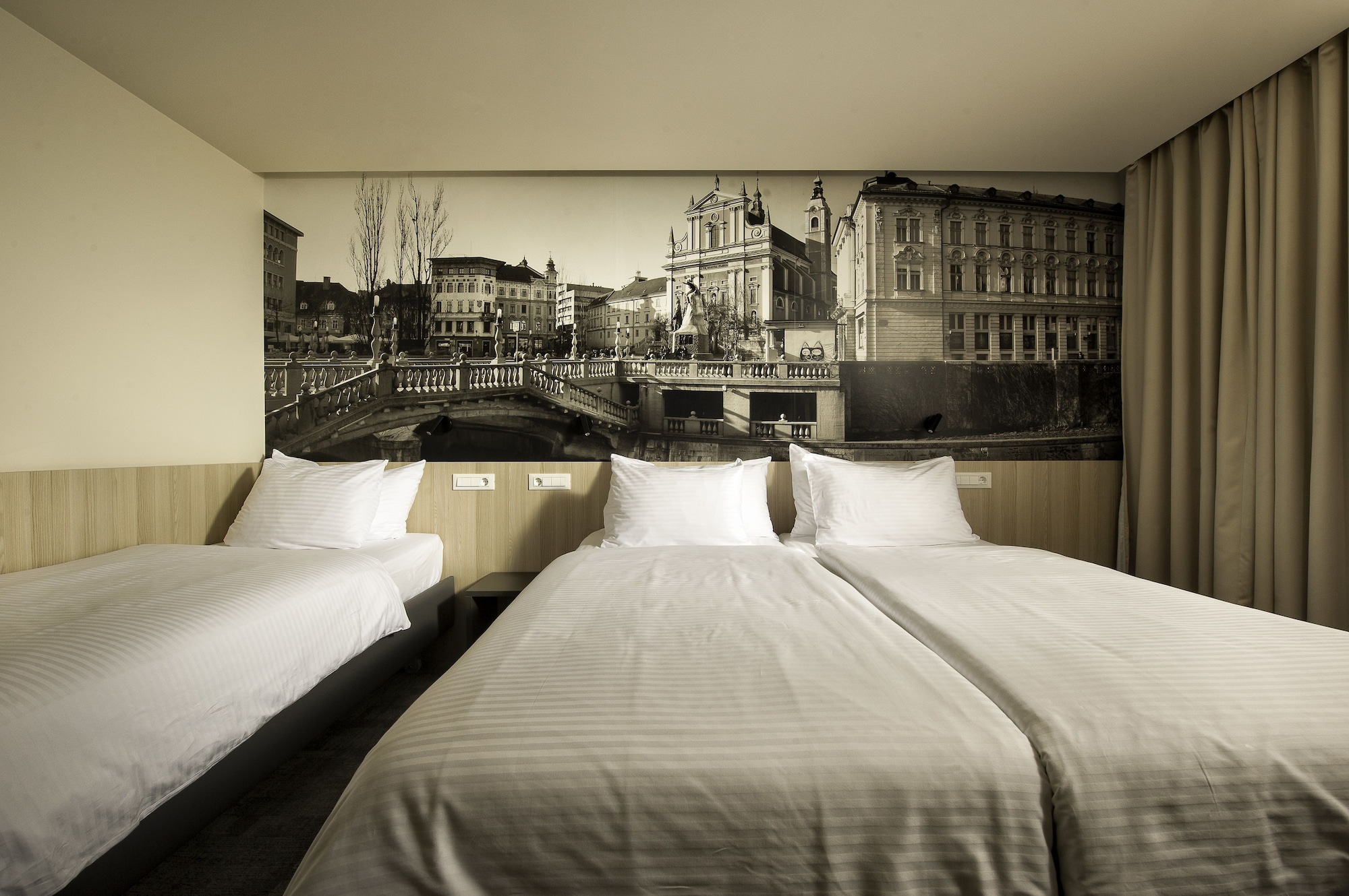 ROOM, TRIPLE