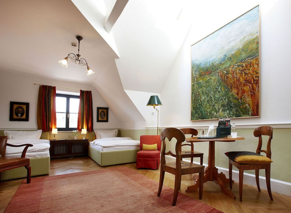 Schlossberghotel - Das Kunsthotel 45/64
