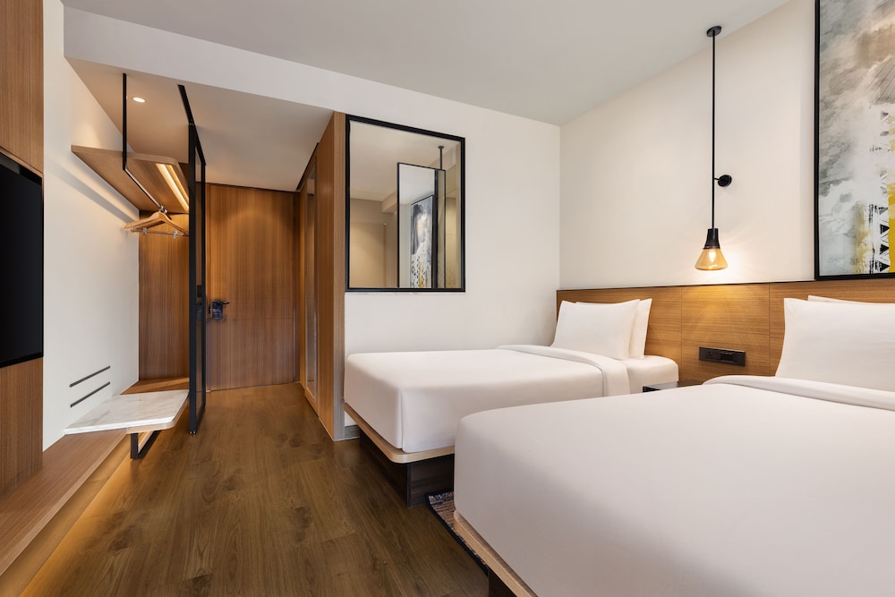 STANDARD, TWIN BEDS, CITY VIEW