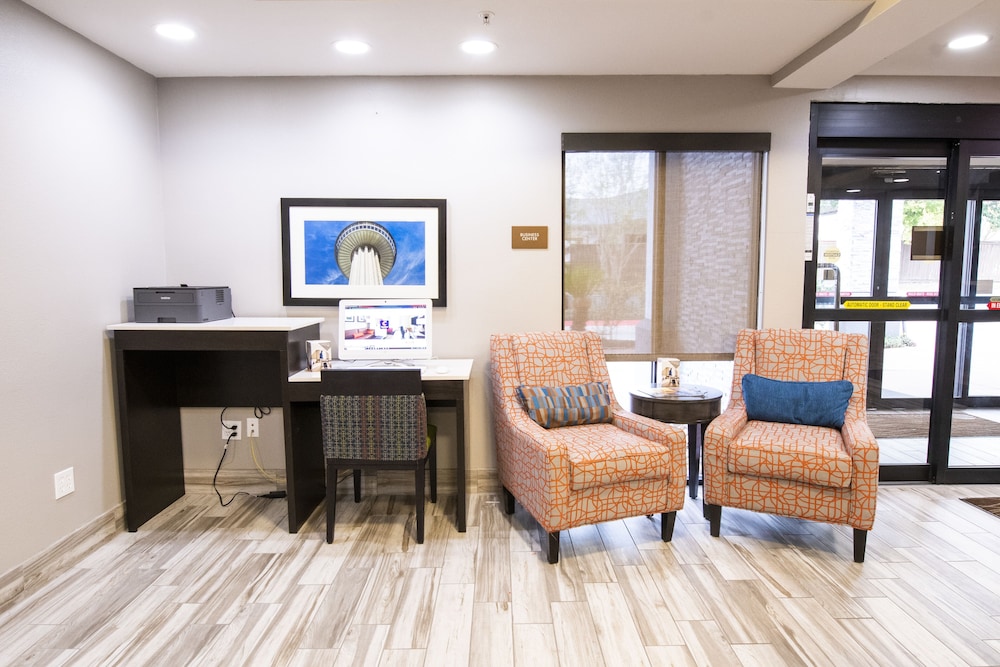Comfort Inn And Suites Near Medical Center 37/56