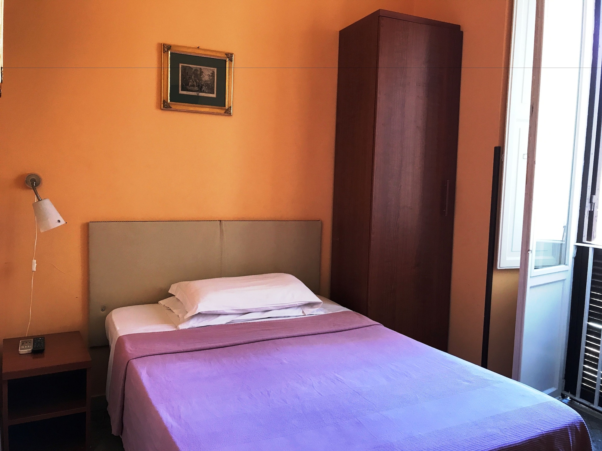 ECONOMY, LARGE SINGLE BED