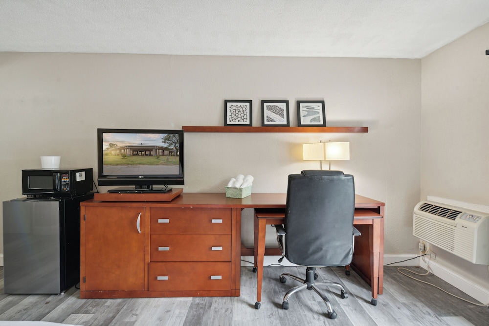 Days Inn by Wyndham Toledo 28/37