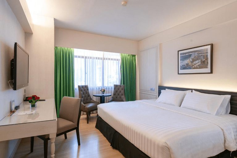 غرفة بريميير بسرير كينج للمدخنين