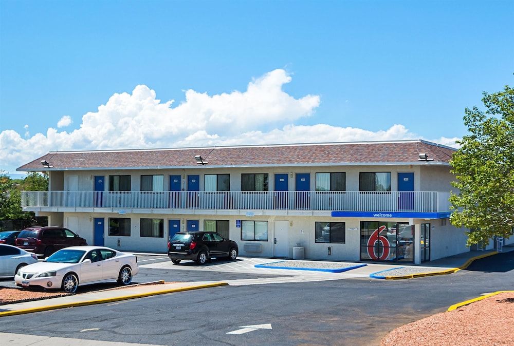 Motel6 Pueblo, CO - I-25 7/52