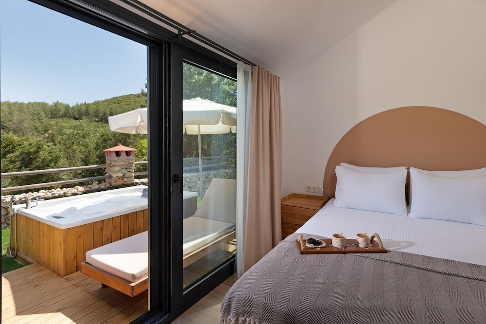 Kairos Hotel 4/43