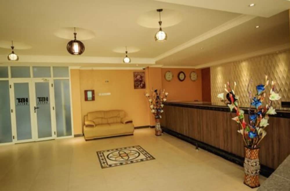 HBT Russel Hotel 7/50