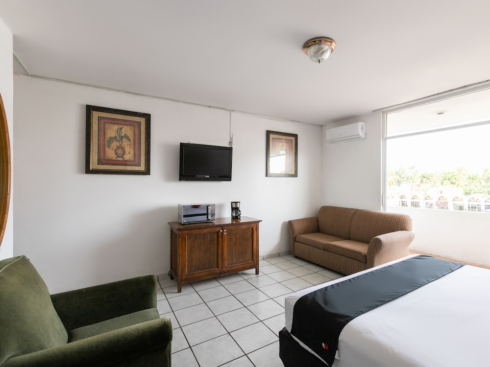 Zona Dorada Inn 35/50
