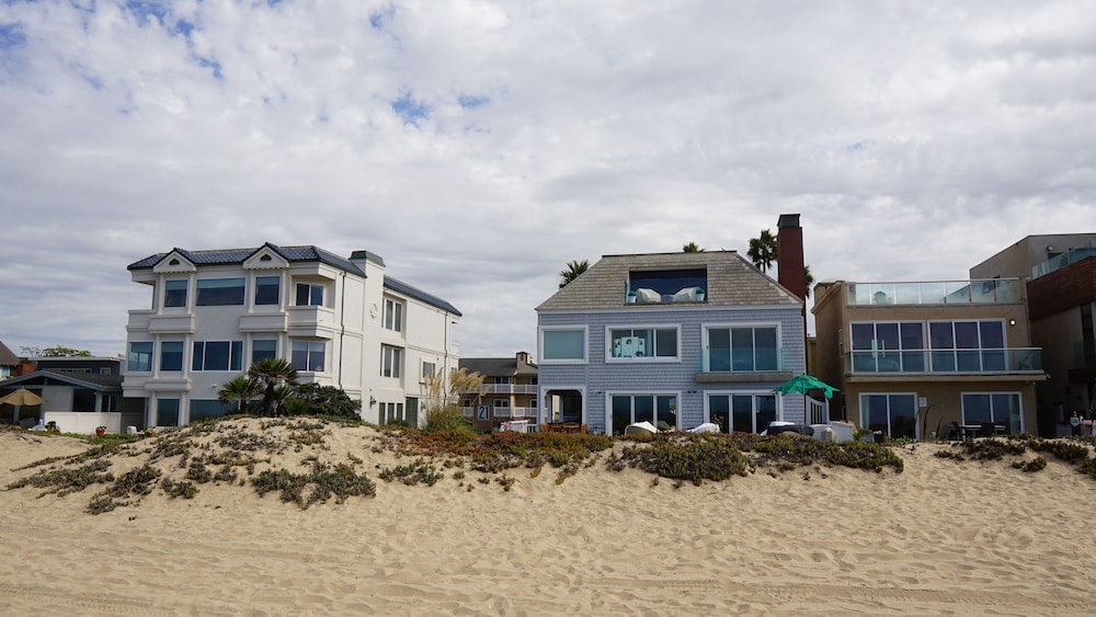 Ocean Surf Inn & Suites 65/73