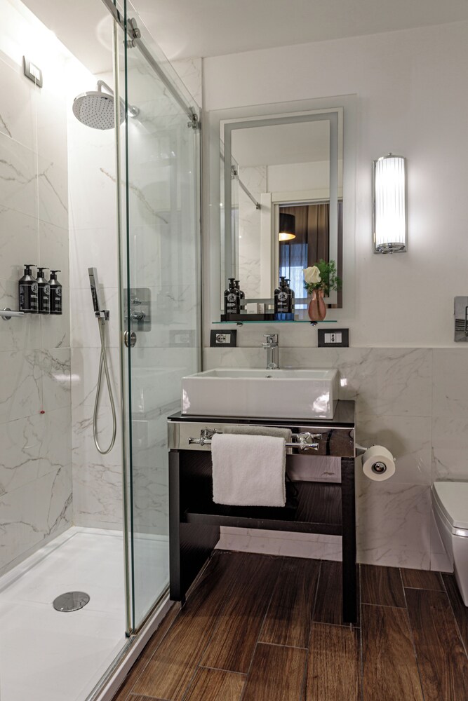 The Independent Suites 47/51