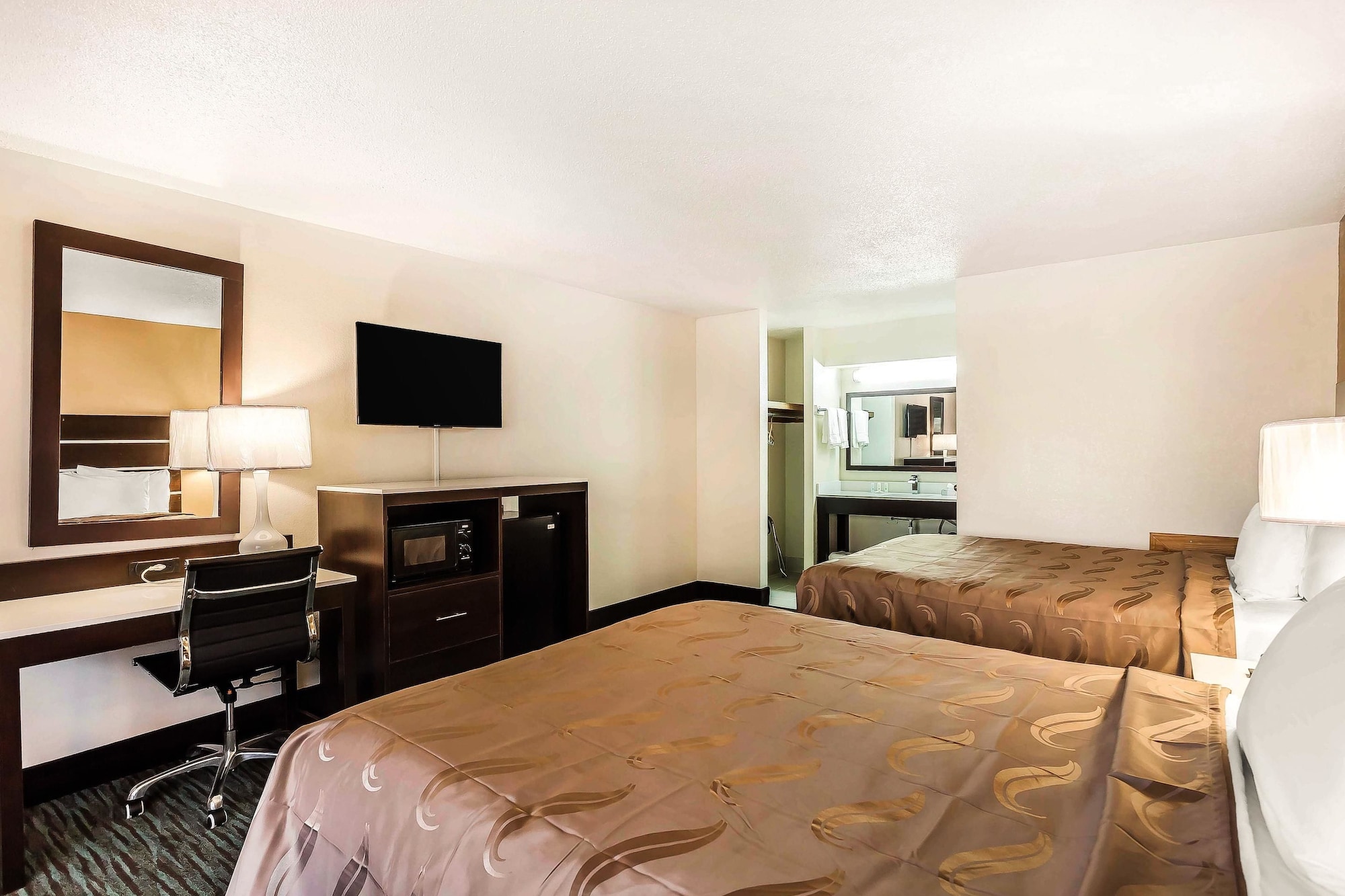 غرفة قياسية بسريرين كوين للمدخنين، Quality Inn South Boston - Danville East 2/3