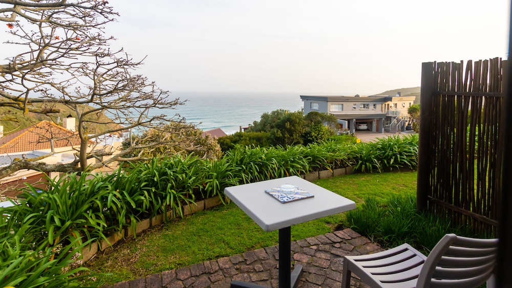 Dutton's Cove Guesthouse 41/50