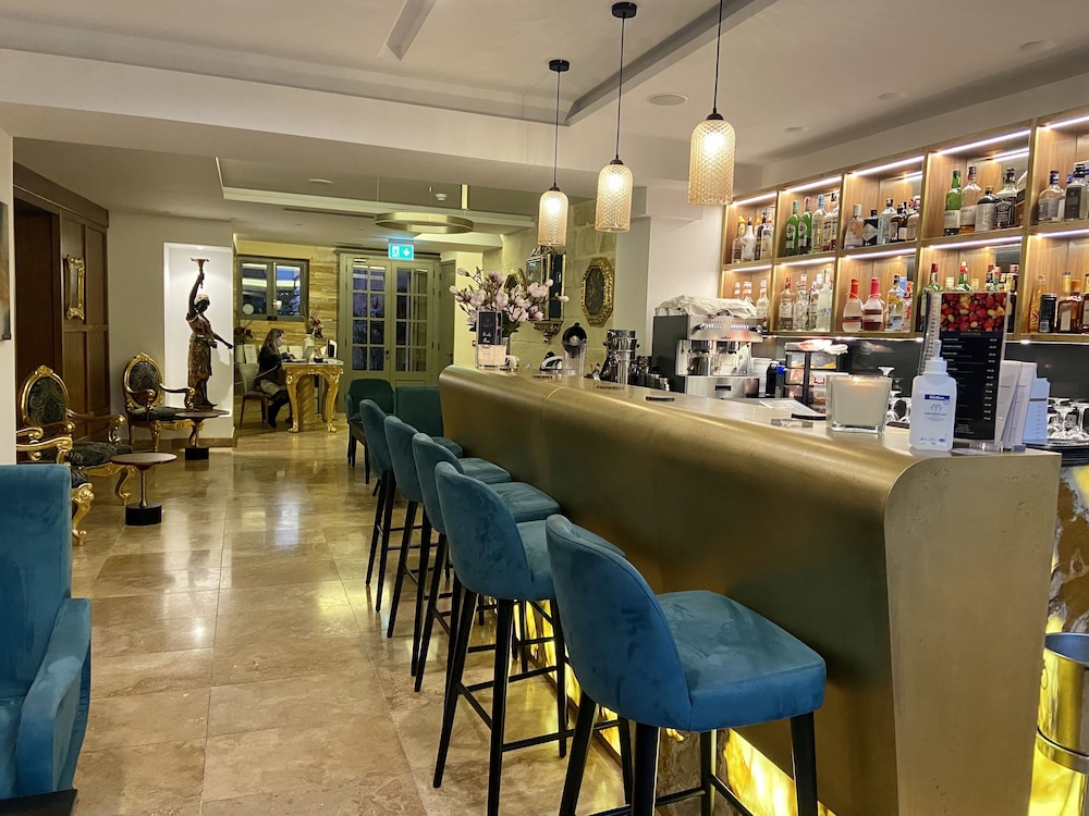 The Village Boutique and Spa 56/72