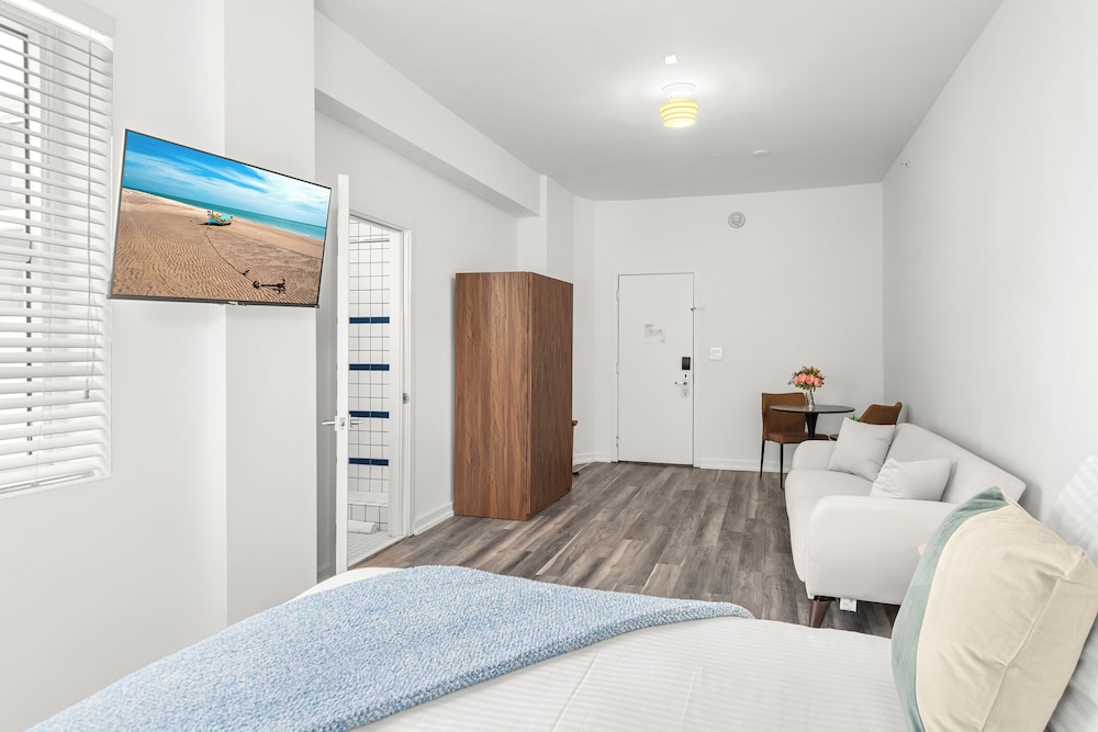 Global Luxury Suites At The Apex Miami 25/50