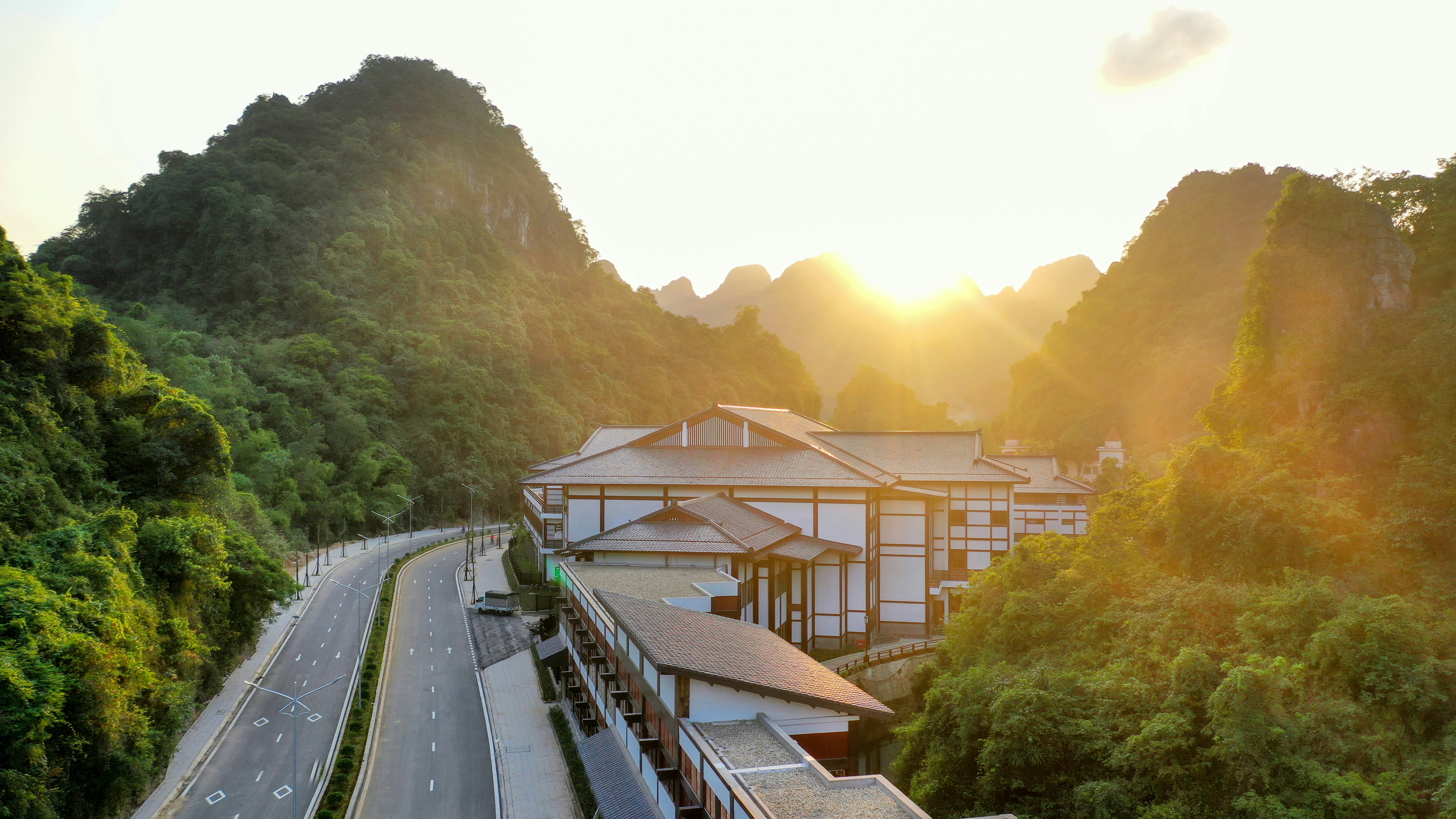 Hilton Quang Hanh Onsen Resort 72/74