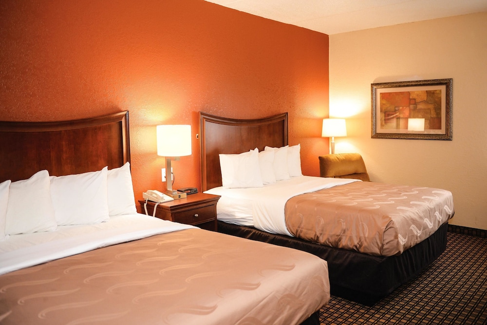 Quality Inn and Suites Ames Conference Center Near ISU Campus 16/48