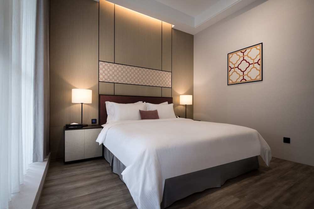 Hua Hotel 32/67