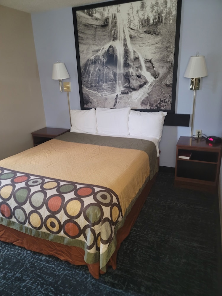 Super 8 by Wyndham Valentine NE 27/63