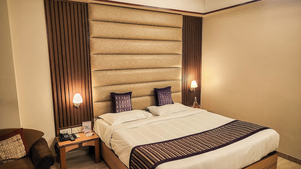 غرفة تنفيذية بسرير مزدوج بإطلالة على المدينة، HOTEL ROYAL PALACE 3/6