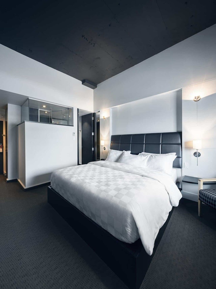 Standard, King Bed, Hotel Alt Quebec 4/9