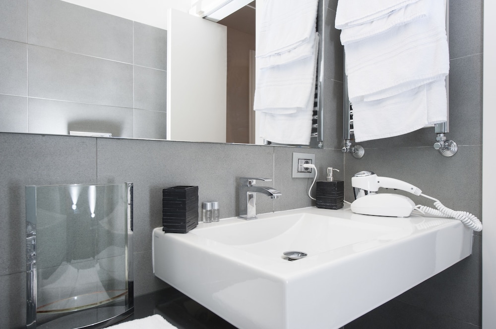 Trinity Luxury Rooms 61/66