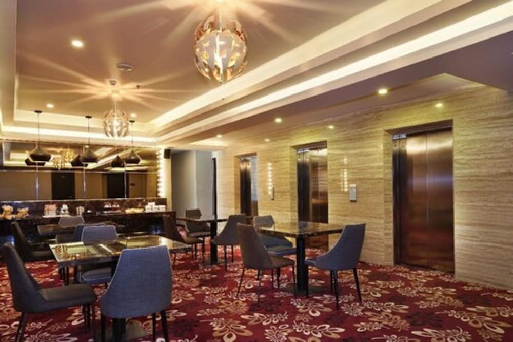 Pyramid Suites 46/54