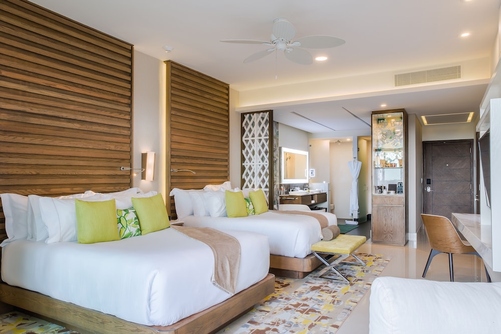 JUNIOR SUITE, 2 QUEEN BEDS