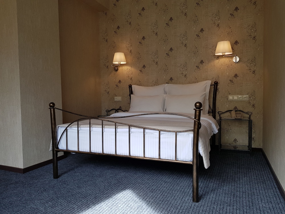 Redline Hotel 28/71