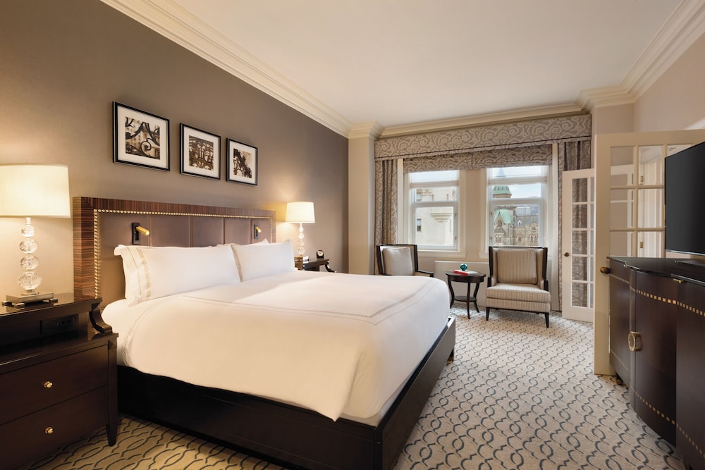 Fairmont Gold, Suite, King Bed