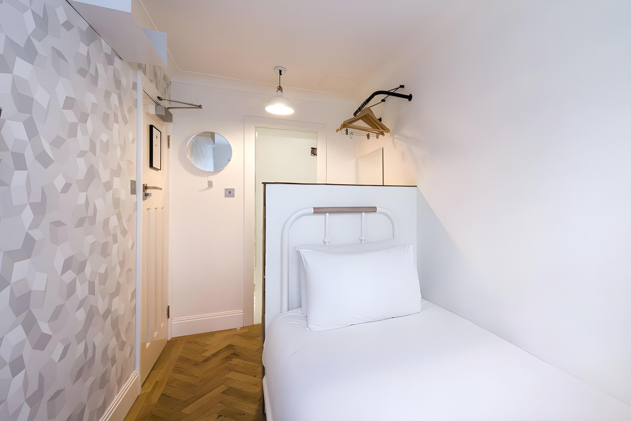 Room, Single