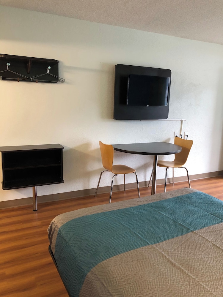 Motel6 Daytona Beach, FL - Speedway 42/57