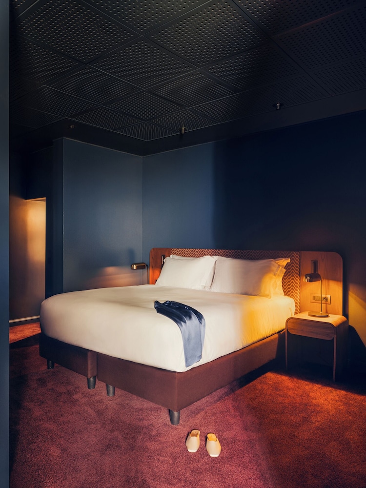 COURTYARD, SUITE