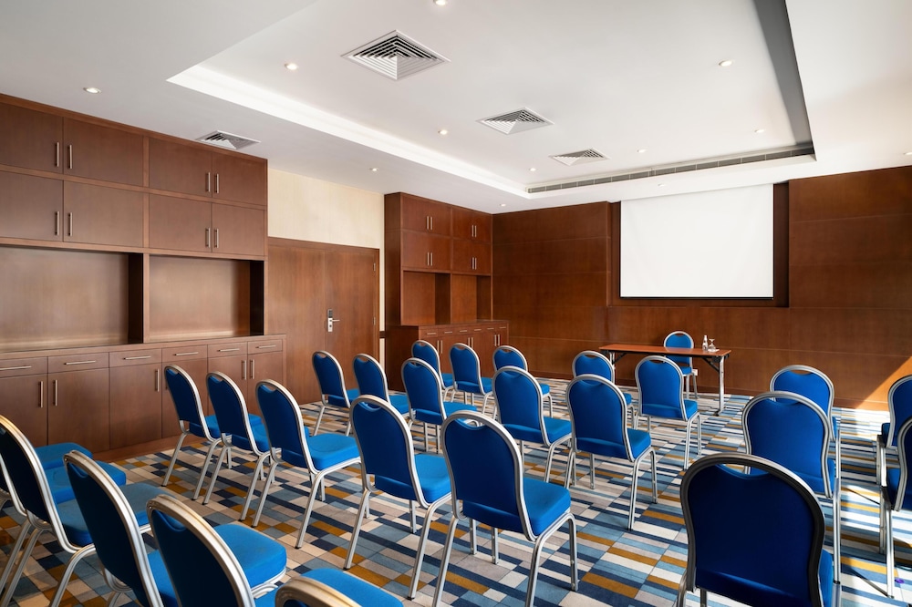 بارك إن باي راديسون الخبر(Park Inn By Radisson Al Khobar Hotel) 67/74