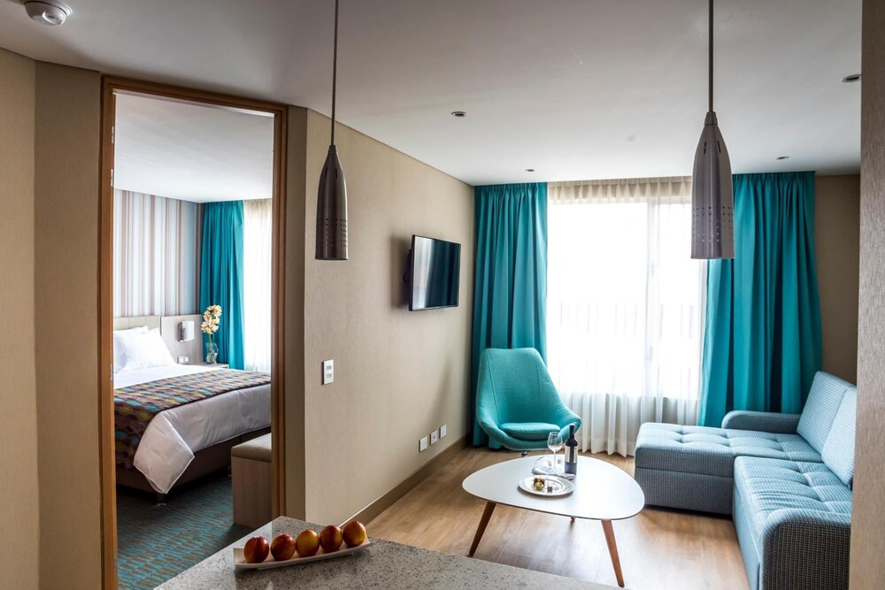 Hotel Plaza Suites 38/65