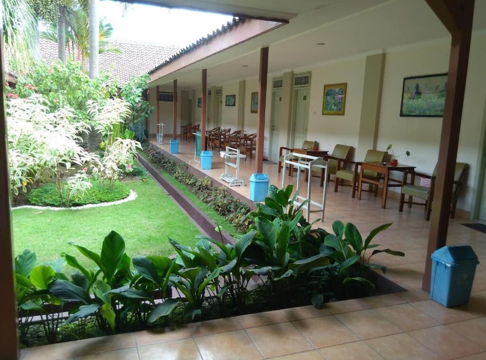 Hotel Besar Purwokerto 5/50