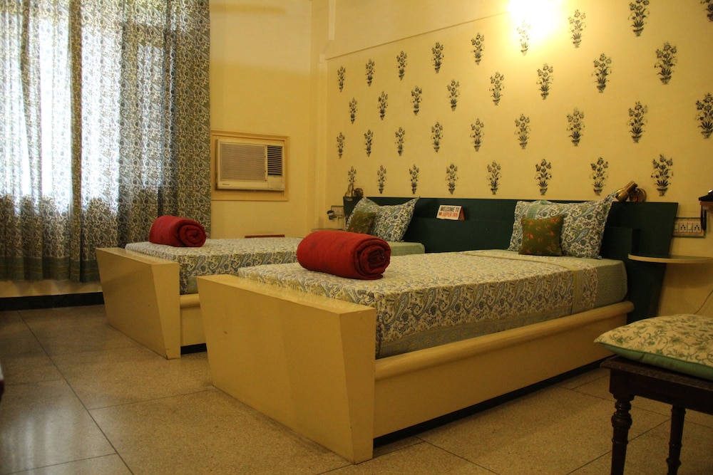 Jaipur Inn 44/62