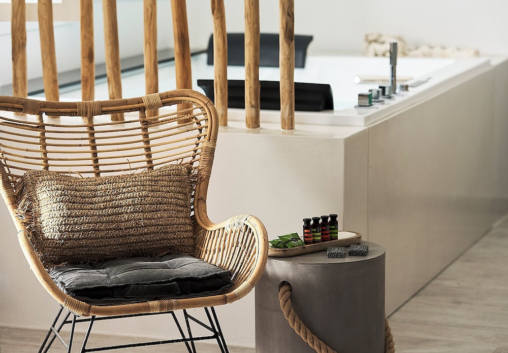 Nirome Luxury Suites 21/50