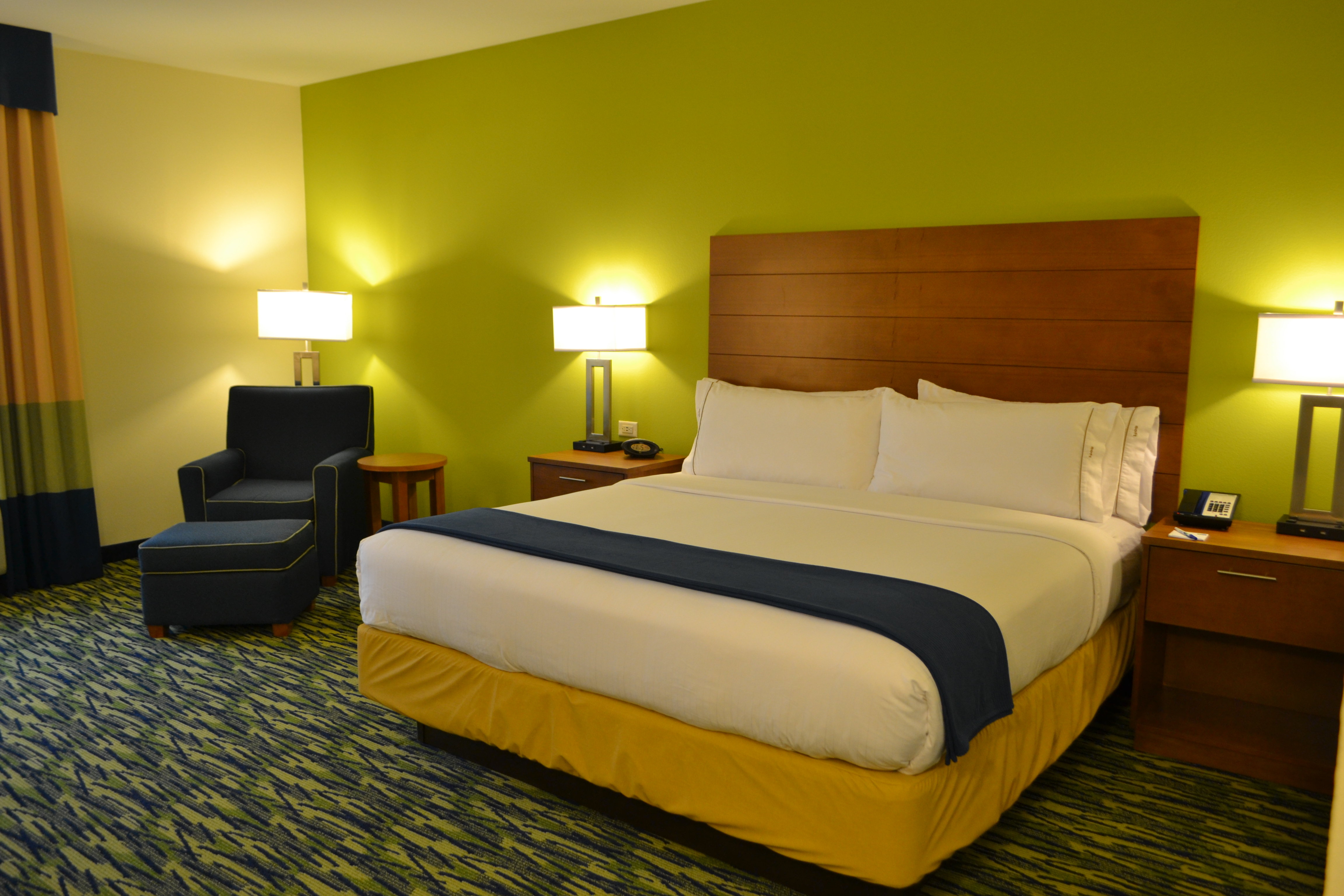 Holiday Inn Express & Suites Midland South I-20 17/69