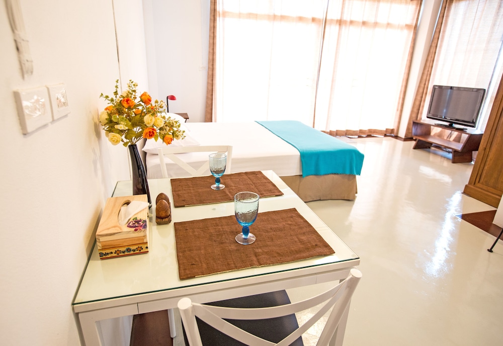 The Meet Green Apartment 55/66